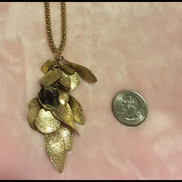 Gold tone Necklace - Picture 2 of 6